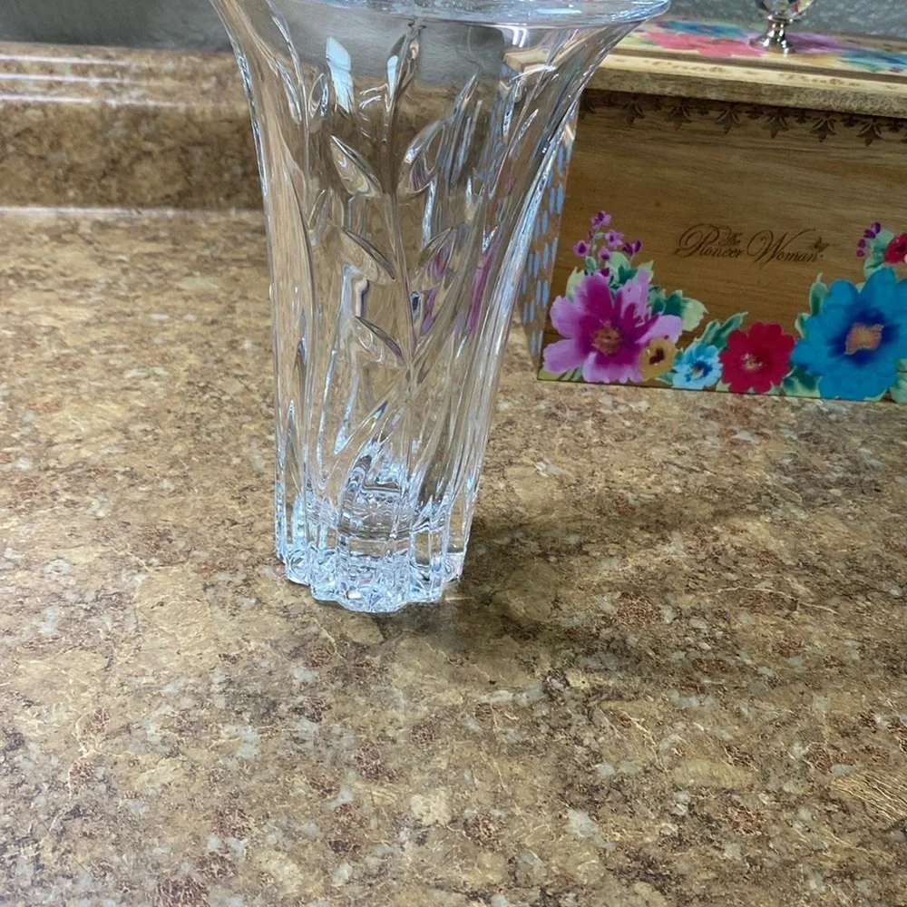 Elegant clear crystal Geometric Accent Vase with Scalloped Rim